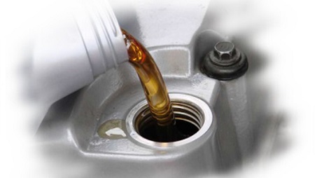 Kiểm tra và thay thế các dung dịch dầu trên xe