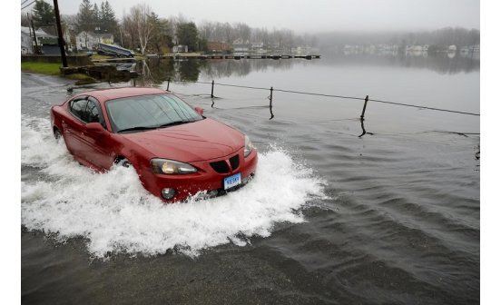 Làm thế nào để khởi động xe khi bị ngập nước, thủy kích?